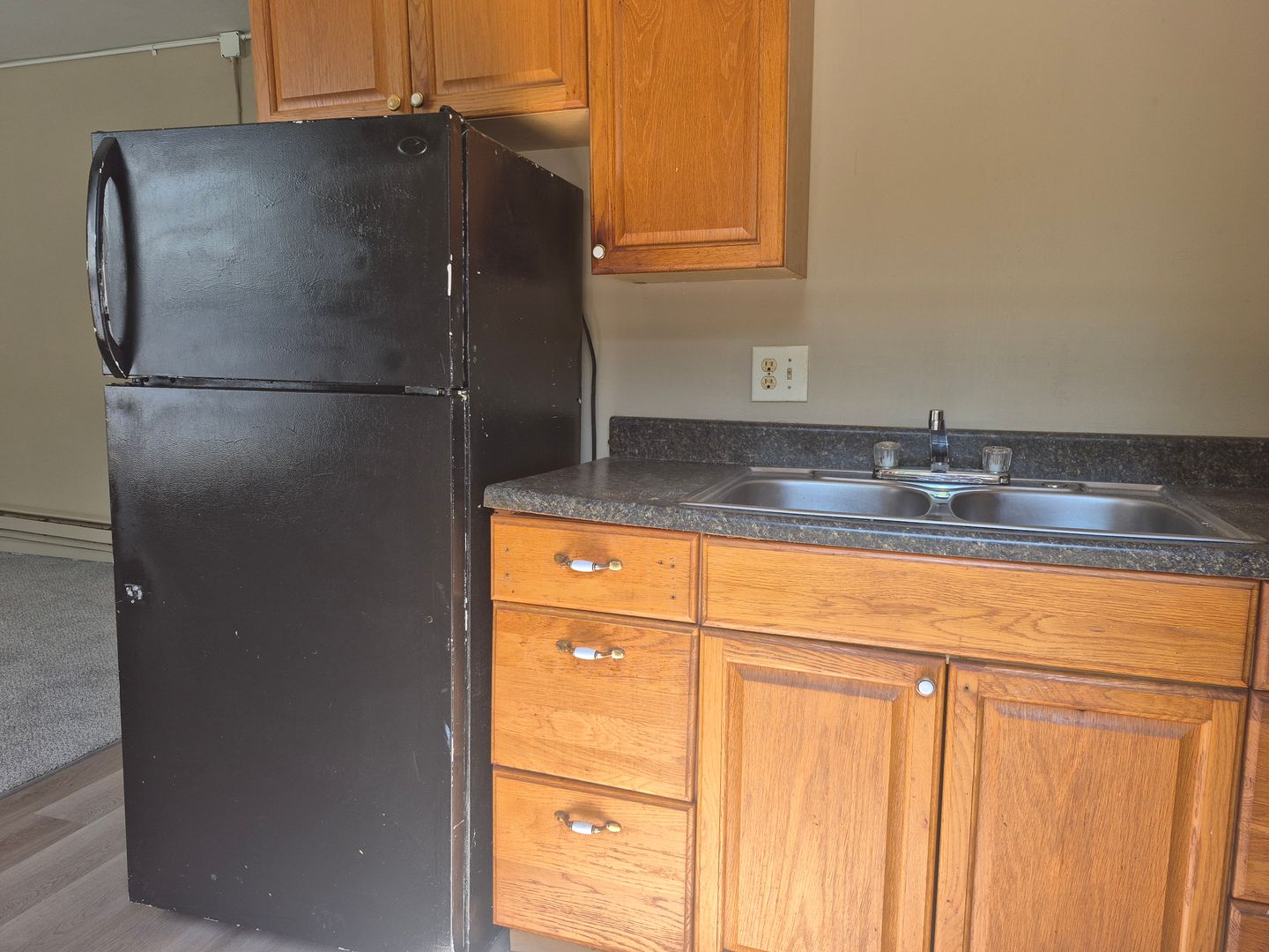 Owatonna Apartment: 421 State Ave