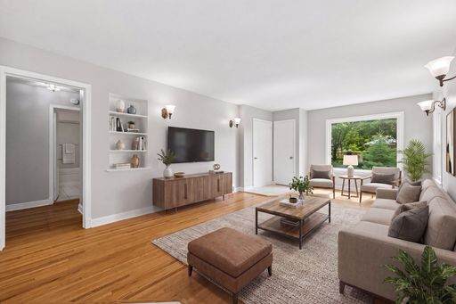 Beautiful and spacious 4 BR/2 BA Lower Level Duplex in a great NE Mpls Location! – photo 1