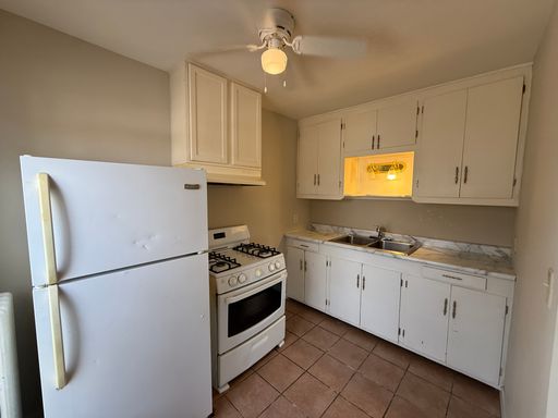 Charming Frogtown 1BR with Hardwood Floors & Gas Stove