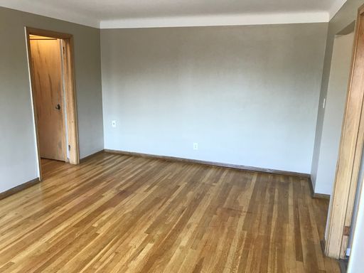 1 Bedroom Unit With Beautiful Hardwood Floors! – photo 1