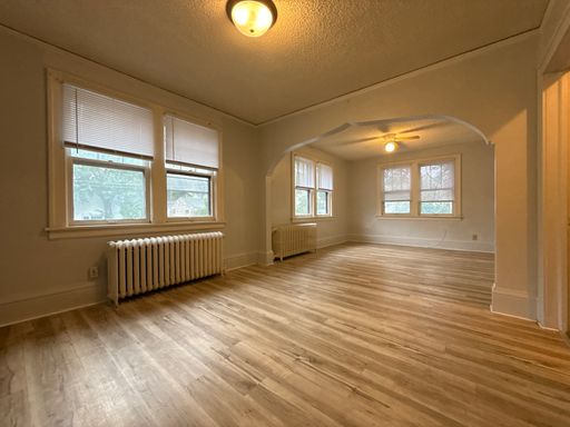 Top Floor 2 Bed 1 Bath Located on Randolph and Lexington! – photo 1