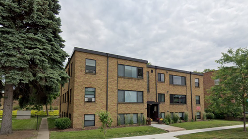 Fabulous Top Floor Unit off of Snelling Ave! View and Apply Today! – photo 1