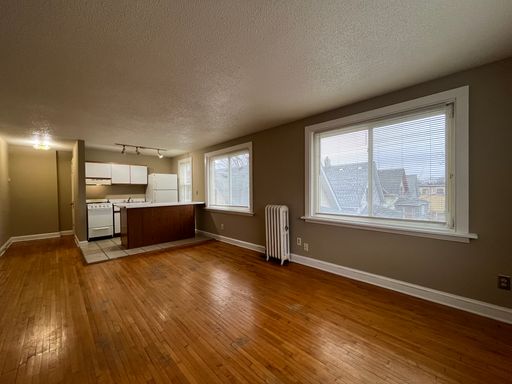Great Corner unit with lots of natural light! Owner pays Water/Sewer, Heat, Lawn and Snow Care! – photo 1