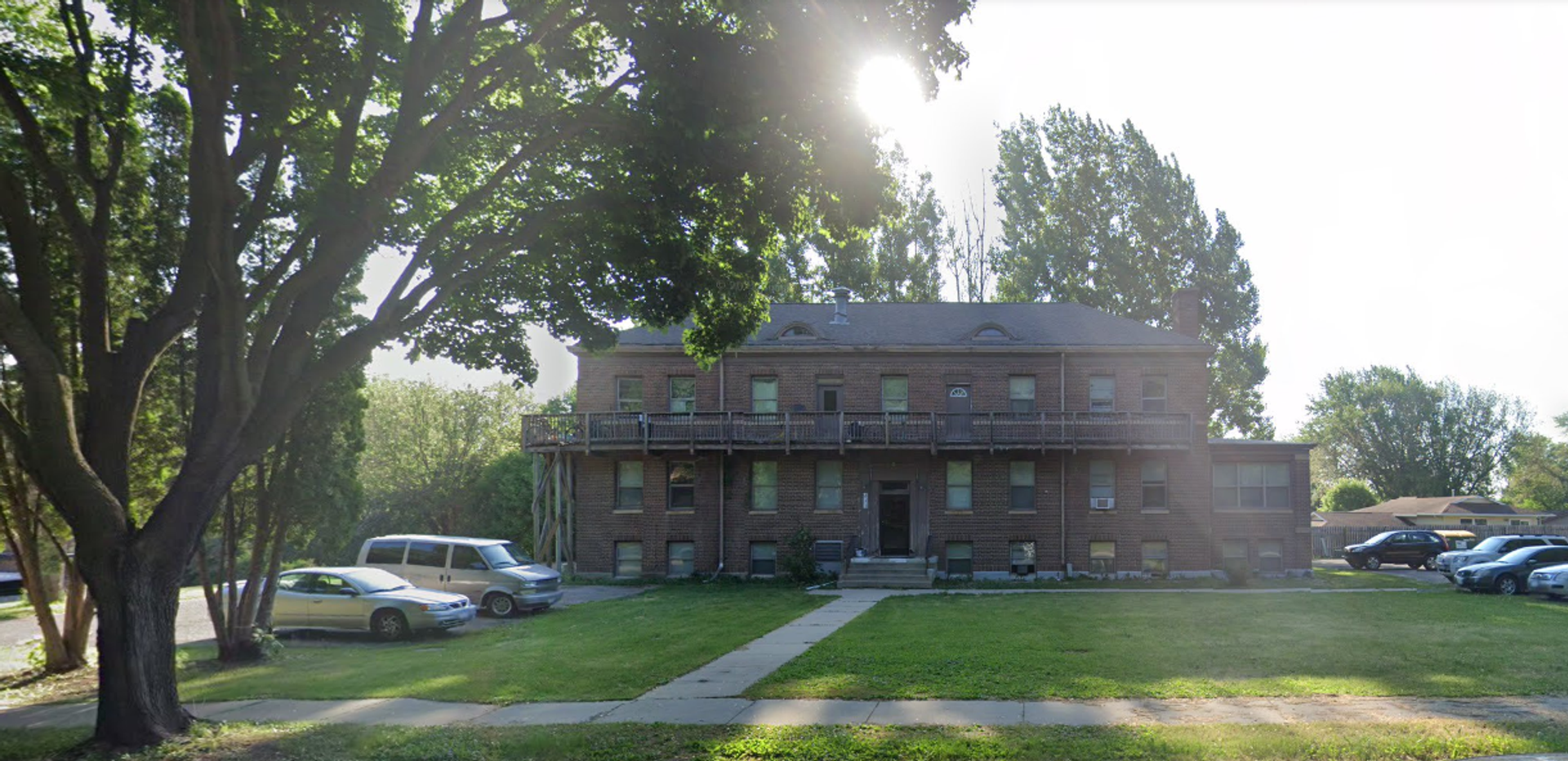 Owatonna Apartment: 421 State Ave