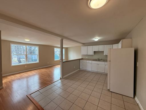 Bright Upper-Level 3BR with Open Layout + Large Kitchen – photo 1