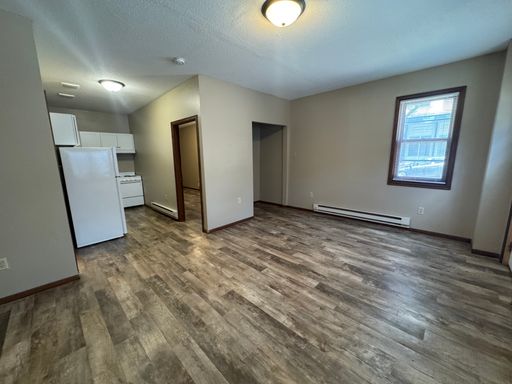 Cozy 1 Bedroom near Metro State University! Electric and Heat included! – photo 1