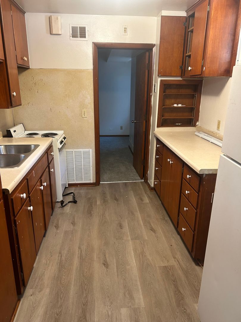 Owatonna Apartment: 328 Pine Ave