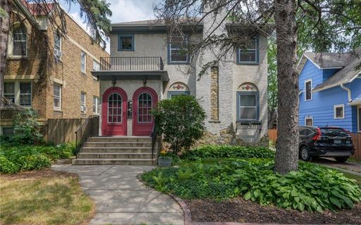 Beautiful Two-Bedroom, One-Bath Upper Level Duplex in the Lyndale Neighborhood in Minneapolis! – photo 1