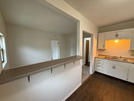 Private Upper-Level 2BR with Huge Deck on Minnehaha Ave – photo 1