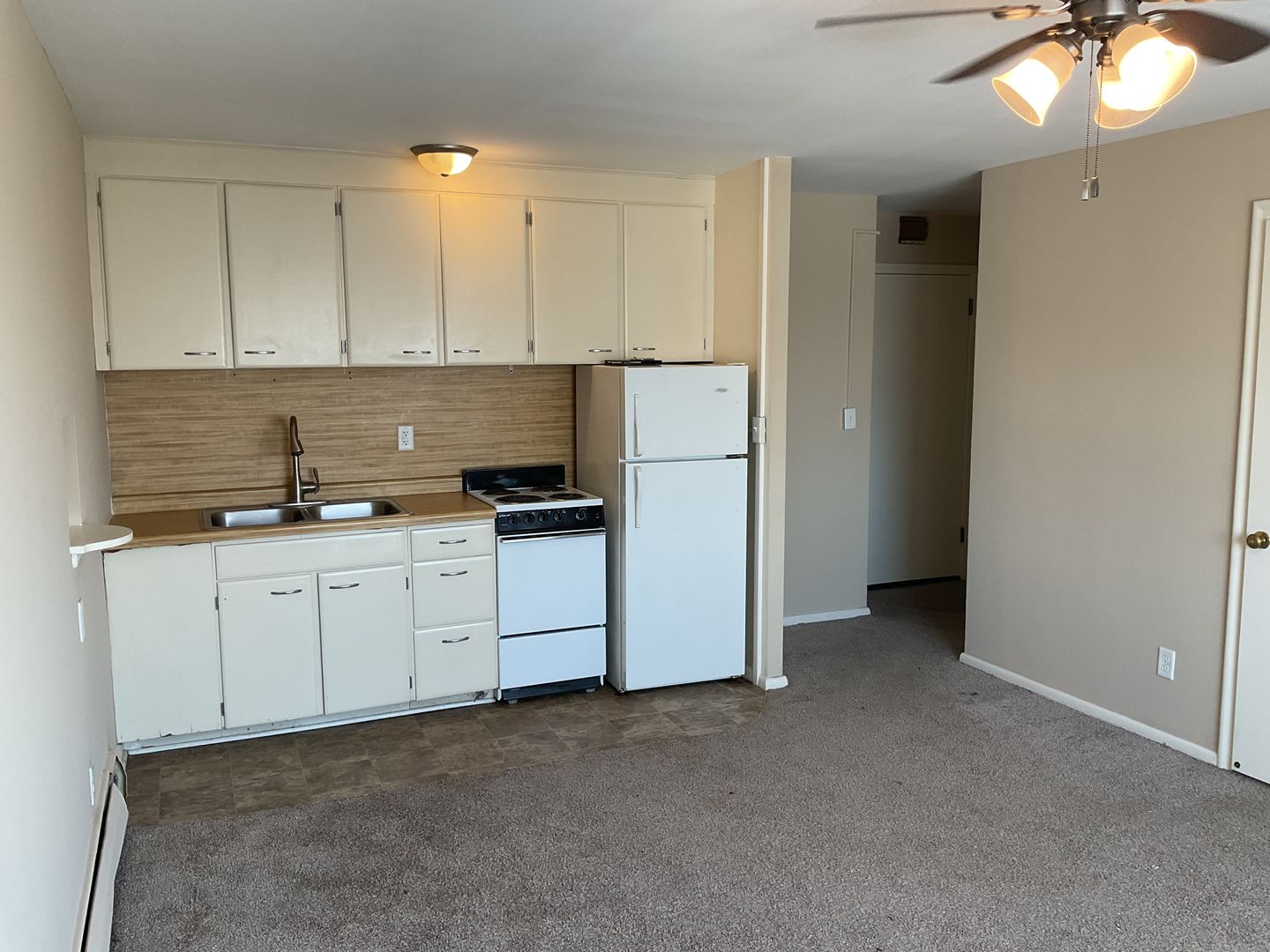 Saint Paul Apartment: 1936 Ford Parkway