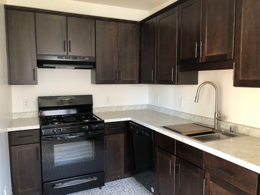 Beautiful 1 BR 1 bath apartment on historic Summit Avenue, just steps from the Cathedral. – photo 1