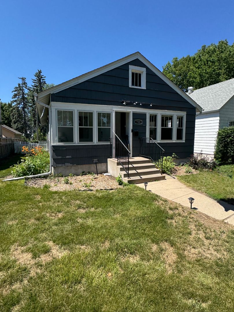 Minneapolis House: 720 Cedar Lake Rd S