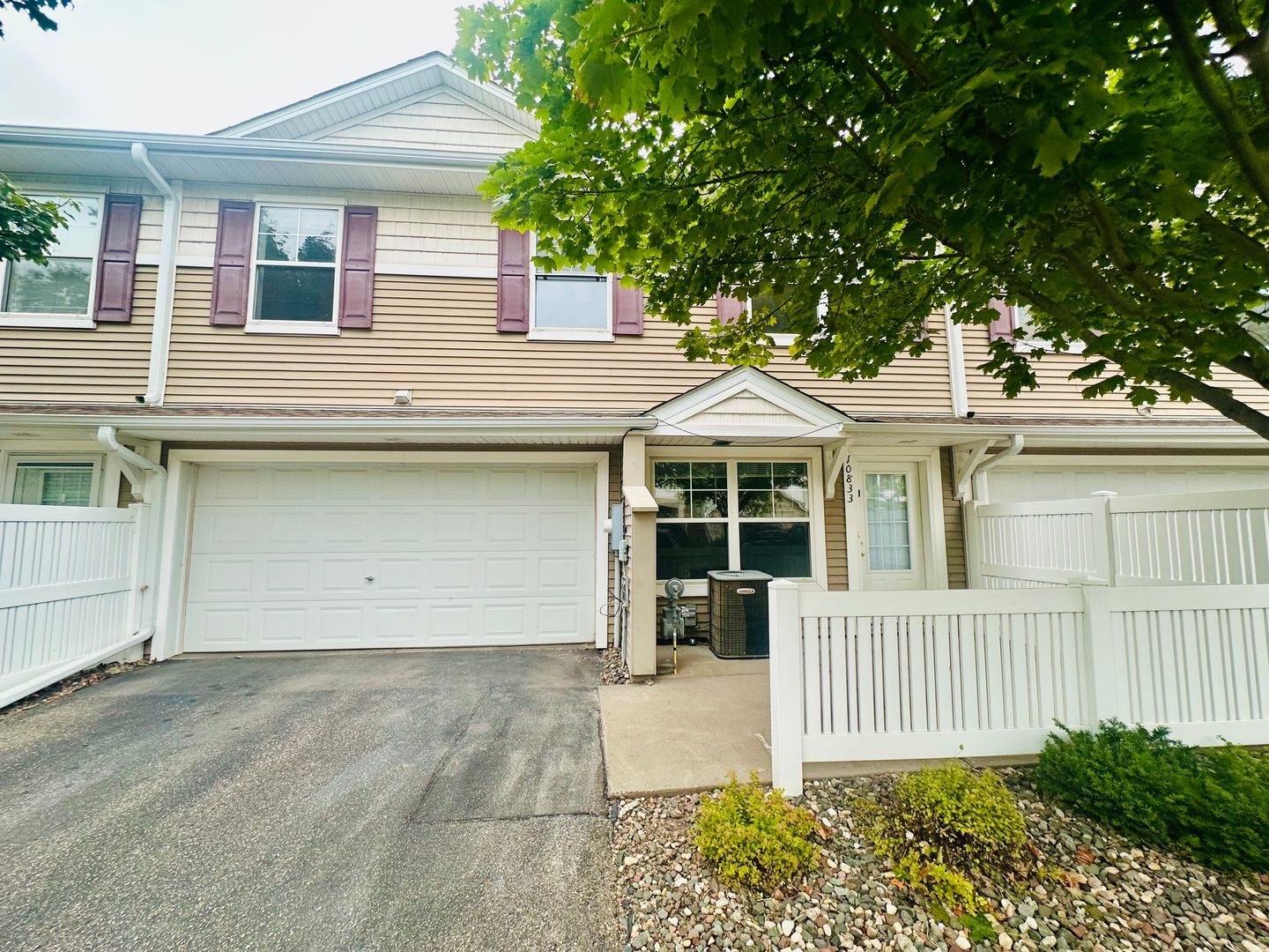 Woodbury House: 10833 Kingsfield Ln