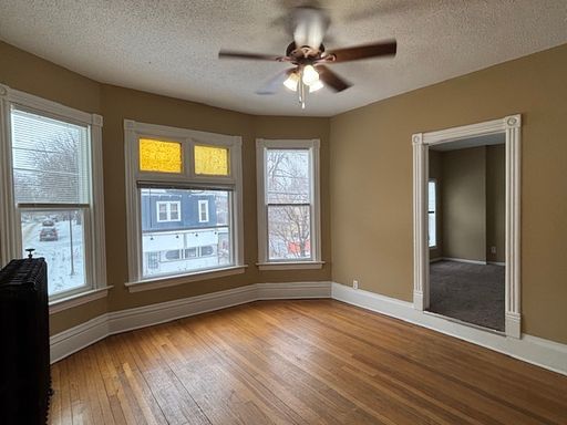 Spacious 5 Bedroom, 2 Bath Duplex with 2-Car Garage – photo 1