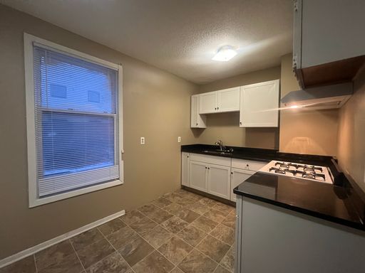 This 2 bdrm 1 Bath won't last long, so come take a look – photo 1