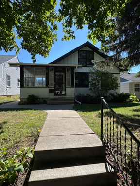 Available Now! Charming 4 Bedroom, 2 Bathroom Home Located in Between Mac-Groveland and Highland Park – photo 1