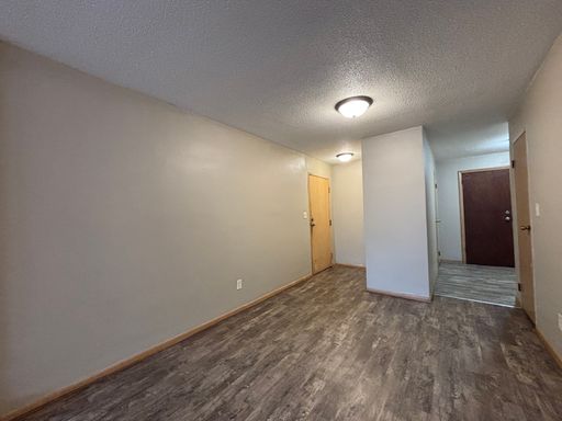Bright & Spacious 2BR Near Downtown St. Paul – Dayton’s Bluff Location – photo 1