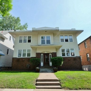 3rd Floor Studio near Macalester & St Thomas – photo 1