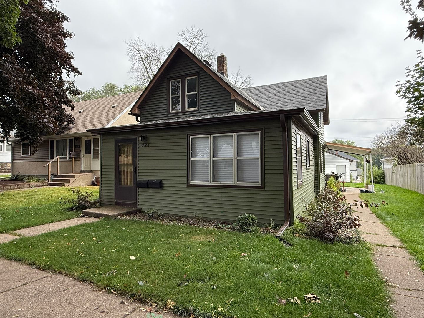 West Saint Paul Apartment: 1024 Livingston Ave, Apt #2