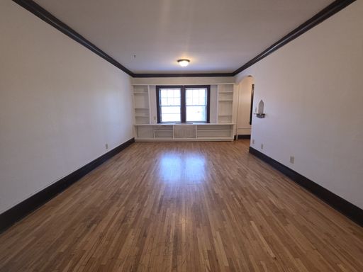 Charming Cathedral Hill Apartment with Original Woodwork – photo 1