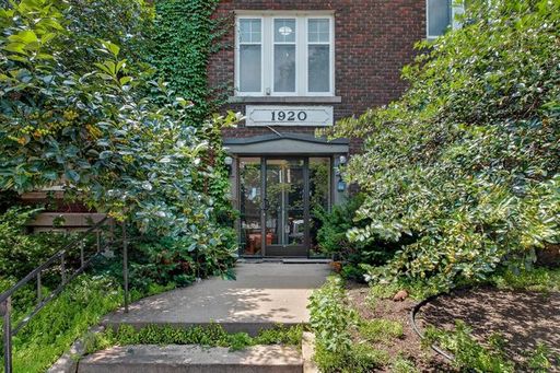 Welcome to the this 1-Bedroom, 1-Bathroom unit at the Majestic Apartment Building at 1920 3rd Ave S: Character, Location, Affordability! – photo 1
