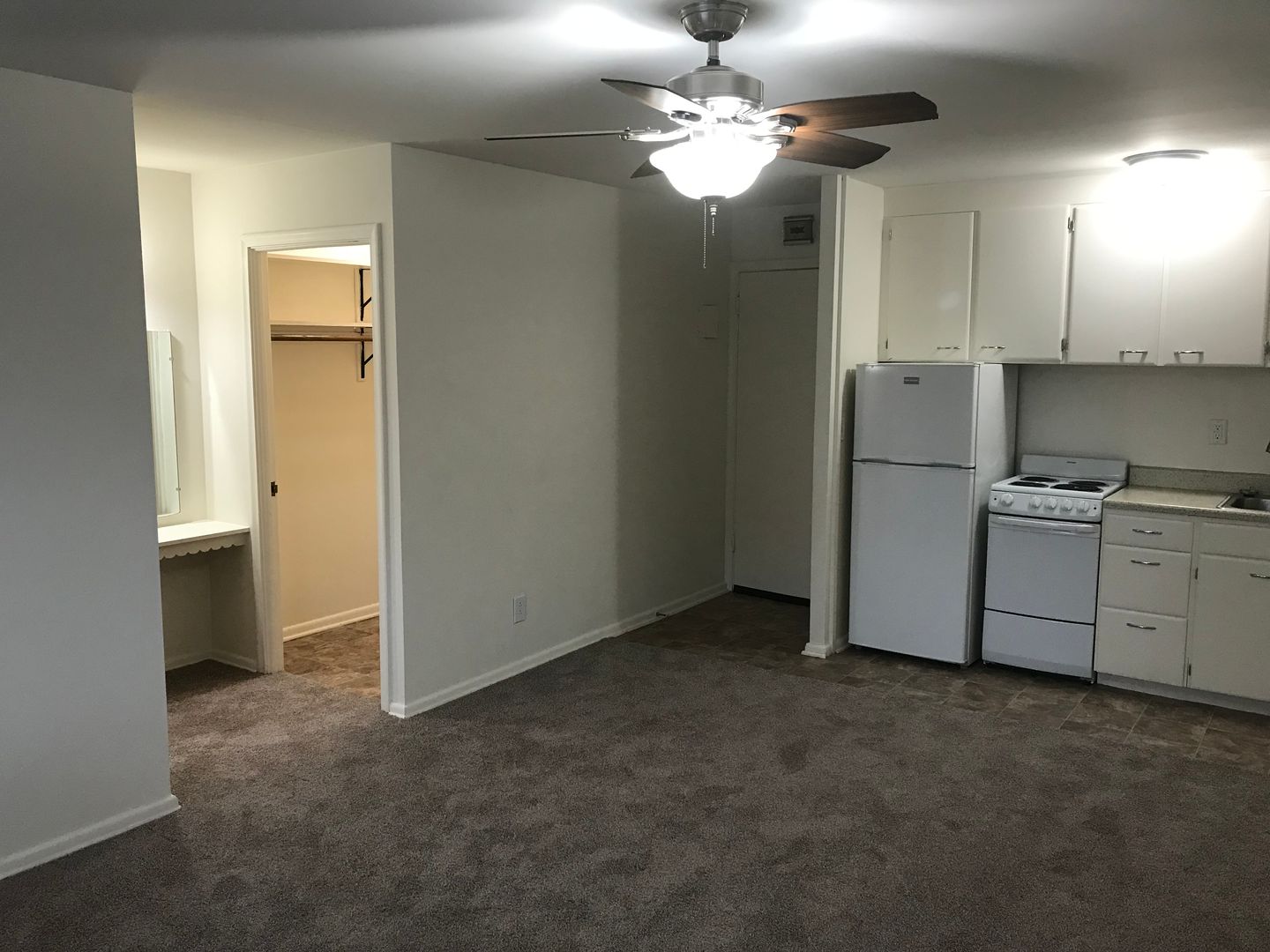 Saint Paul Apartment: 1936 Ford Parkway