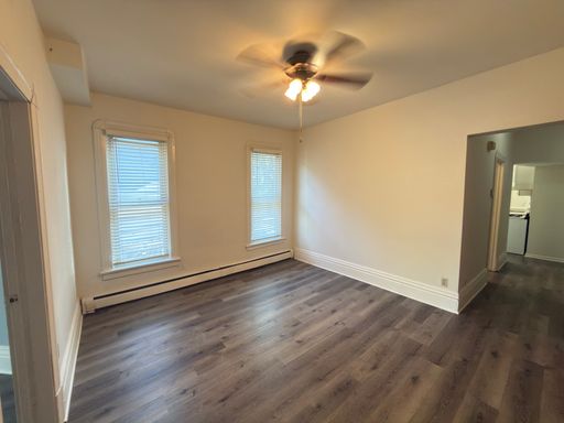 Now available in Minneapolis, beautiful 2-bedroom, 1-bath unit offers a perfect blend of comfort and convenience. – photo 1