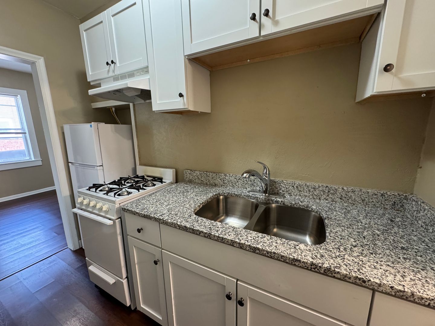 Saint Paul Apartment: 1332 Minnehaha Ave W
