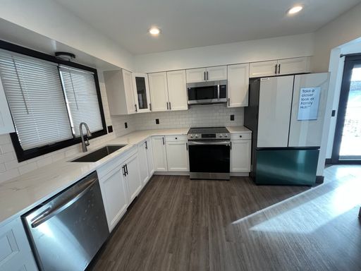Updated Kitchen, carpet and freshly 3 bedroom / 2 bath home is right off Hwy 169 and Anderson Lakes Parkway – photo 1