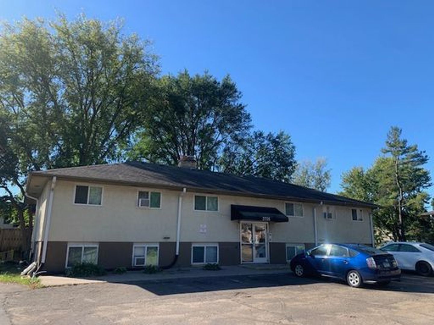 North Saint Paul Apartment: 2726 17th Ave E