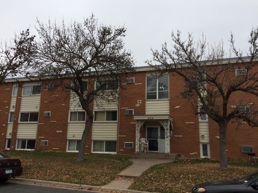 Spacious and Sun-Filled 1BR, 1 BA!