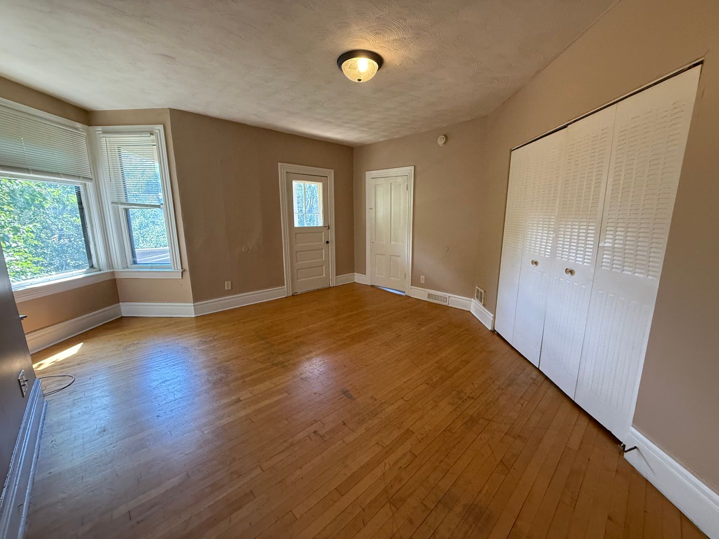 Saint Paul Apartment: 719 Edmund Ave W