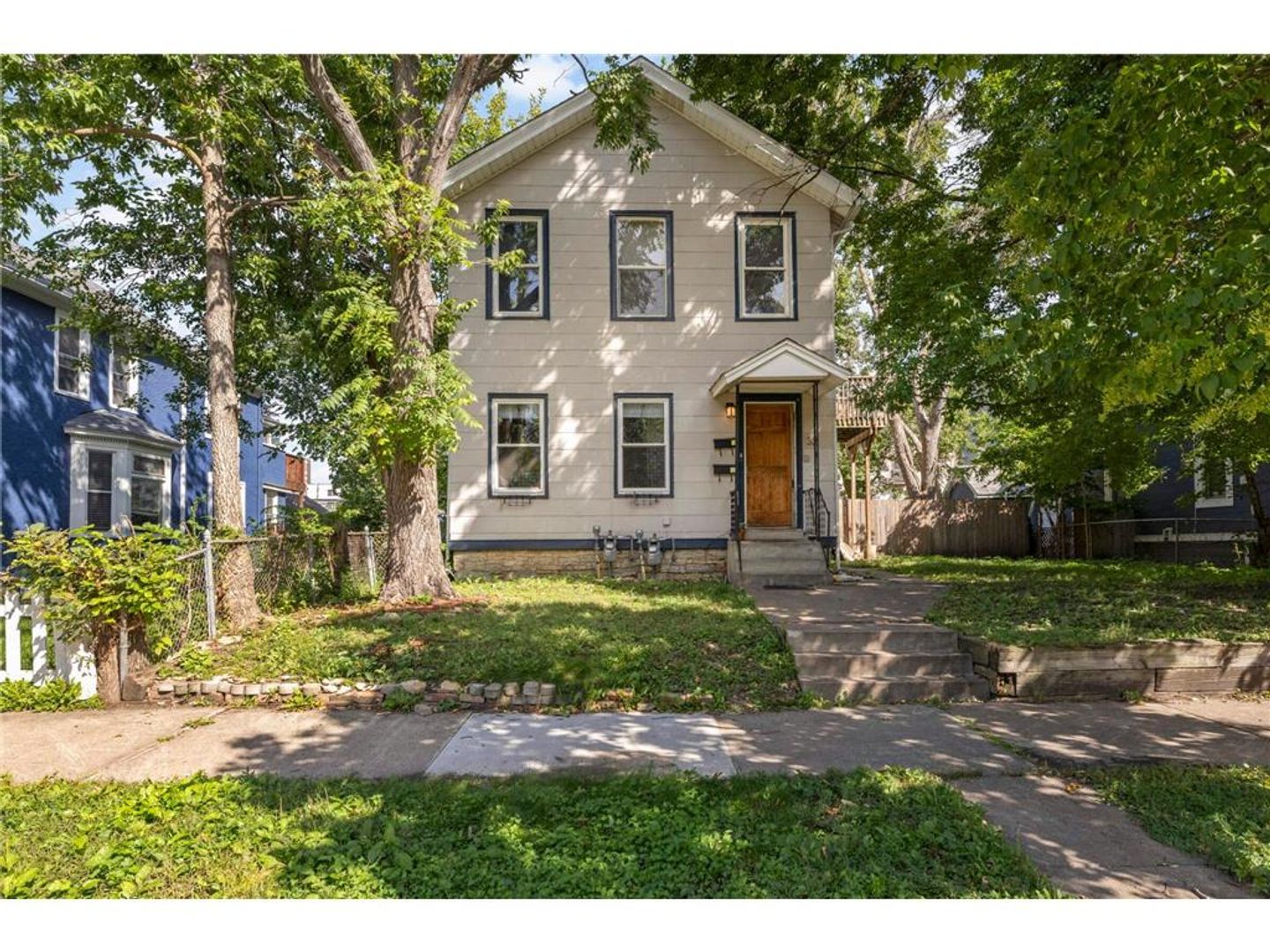 Saint Paul Apartment: 32 Douglas St