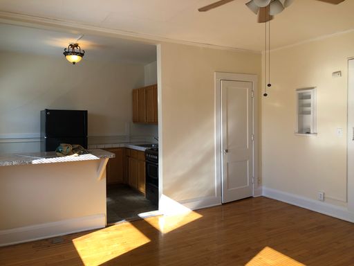 Cute Studio apartment on historic Summit Avenue, just steps from the Cathedral. – photo 1