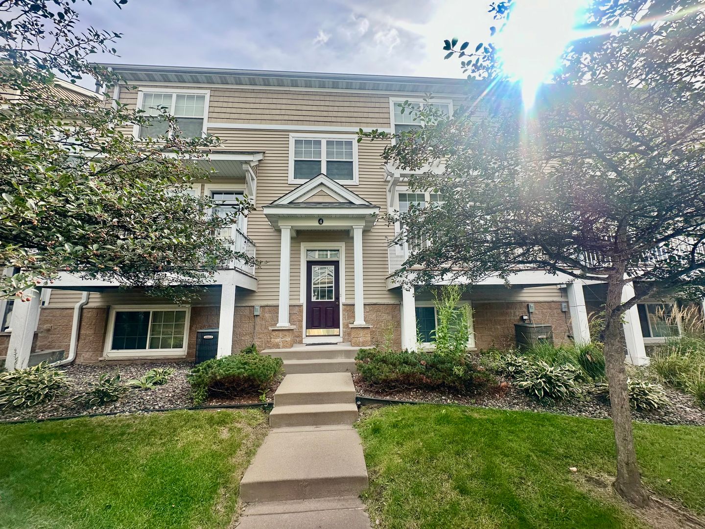 Maplewood House: 1683 Village Trl E UNIT 4