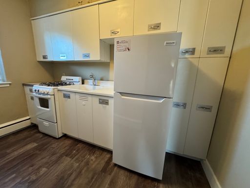 Great updated 1 Bedroom! Owner pays Water/Sewer, Heat, Lawn and Snow Care! – photo 1