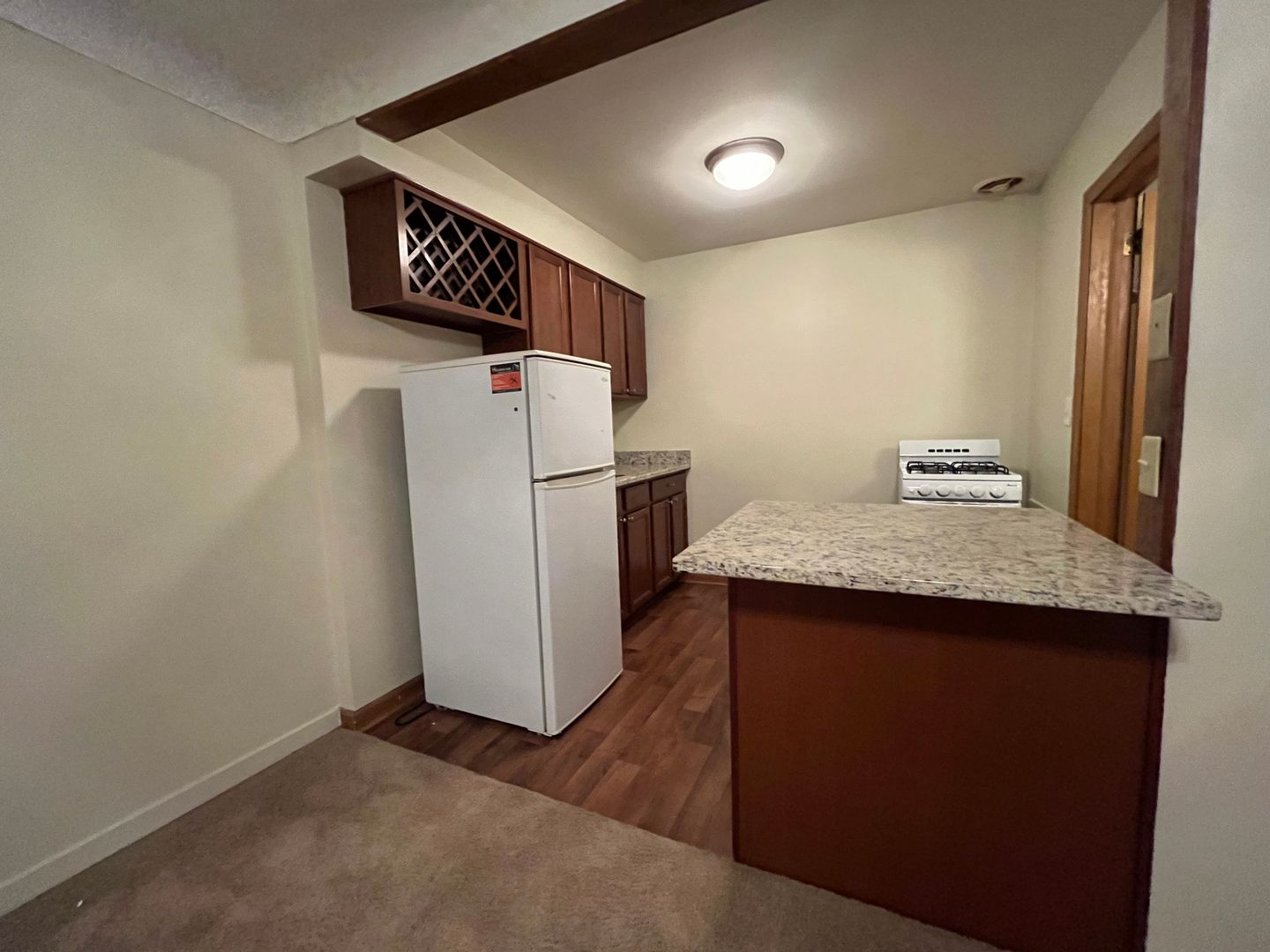 Saint Paul Apartment: 1897 Grand Ave