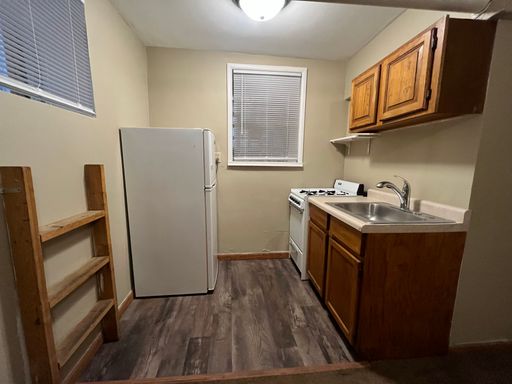 $475.00 Damage deposit Updated Studio apartment off of the light rail