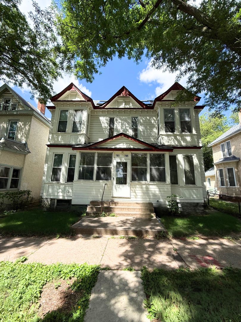 Saint Paul Apartment: 703-705 Bedford St