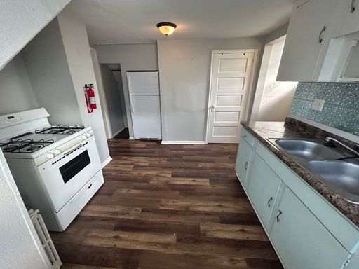 Large upper 1-bedroom unit in South St. Paul – photo 1