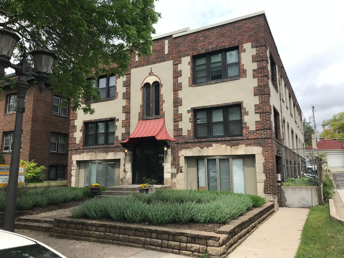 Saint Paul Apartment: 995 Grand Ave