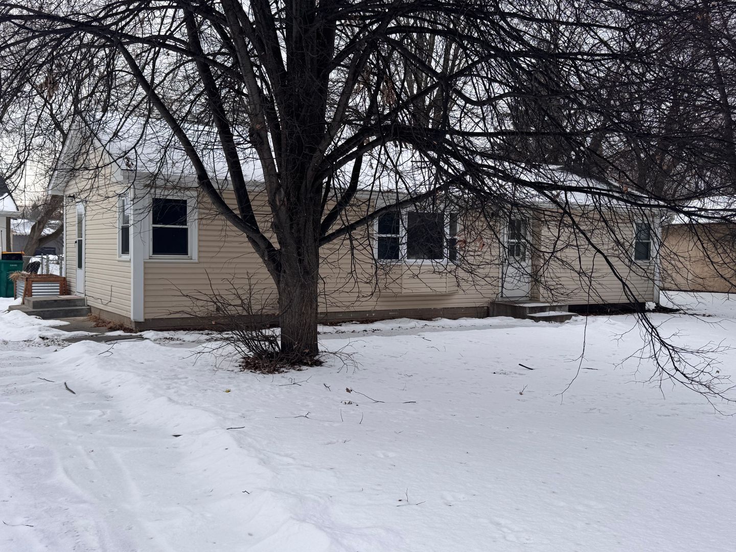 Brooklyn Park House: 6609 West Broadway Avenue