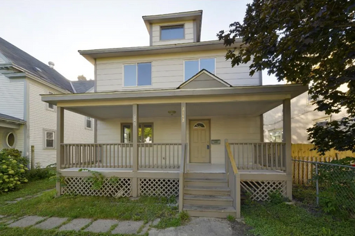 Very Large 2-Level, 3+ BR/1 BA, W/LAUNDRY, Upper Level Duplex Available NOW in Minneapolis! – photo 1