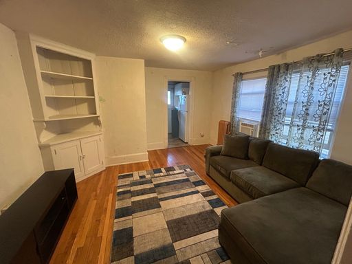 Unique 2 Bedrooom apartment with Master Bedroom in Beautiful Summit-University Area! – photo 1