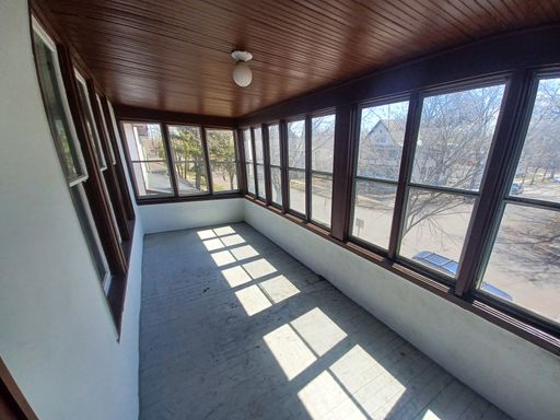 Beautiful 2 Bedroom, 1 Bathroom in the Summit-University Neighborhood! – photo 1