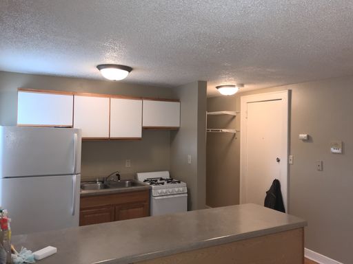Cute Studio in Midway Area!! Great Access to the light rail!!
