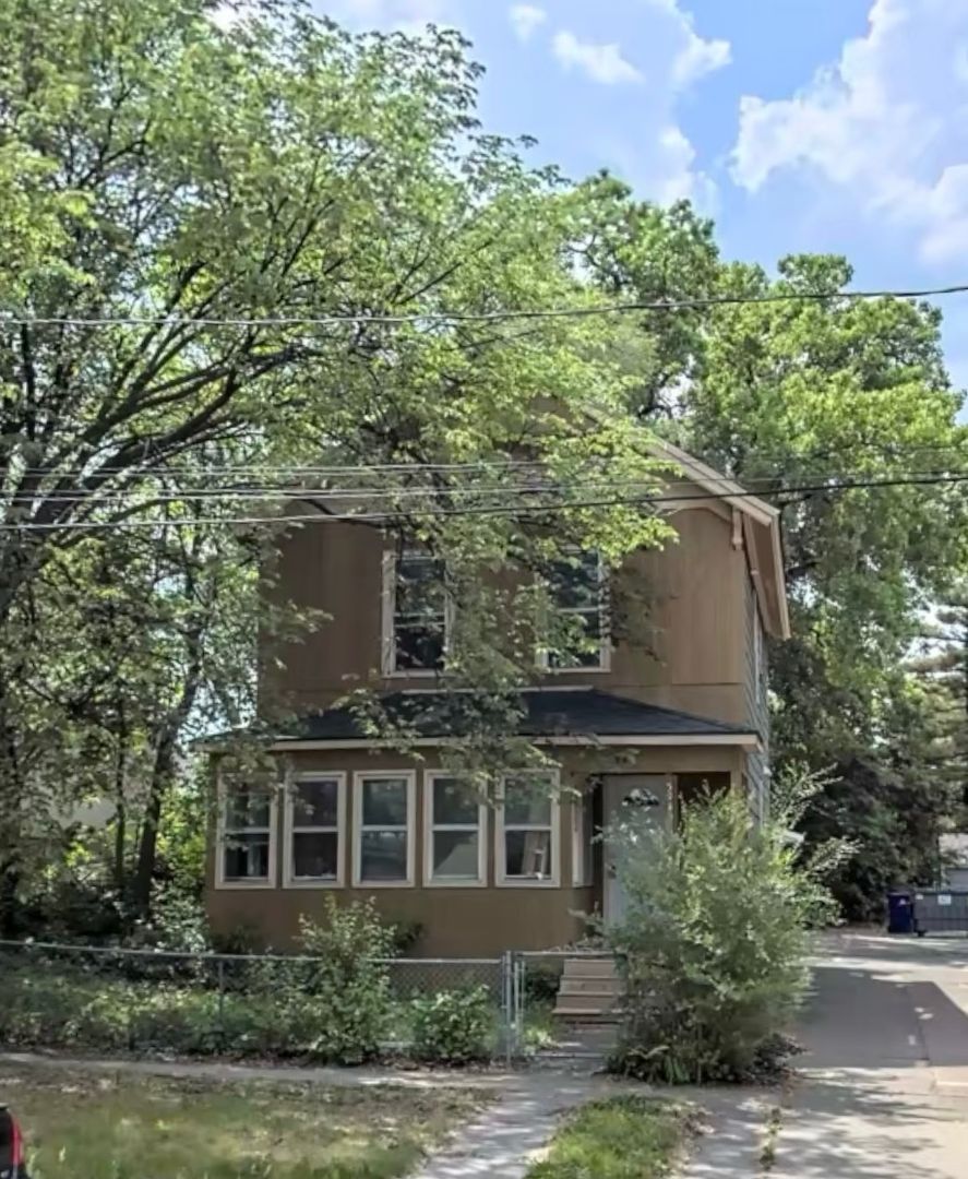 Saint Paul Apartment: 595 Park Street