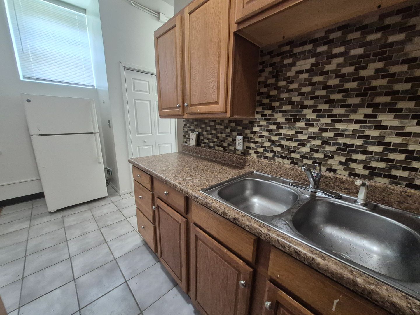 Owatonna Apartment: 421 State Ave