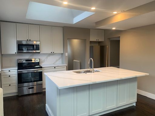Awesome 4 BR/2 BA Upper Level Duplex on Grand Ave. in St. Paul! – photo 1