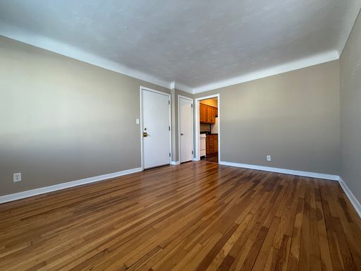 Beautiful 1 bed 1 Bathroom Apartment off of Snelling Ave! Available NOW! – photo 1
